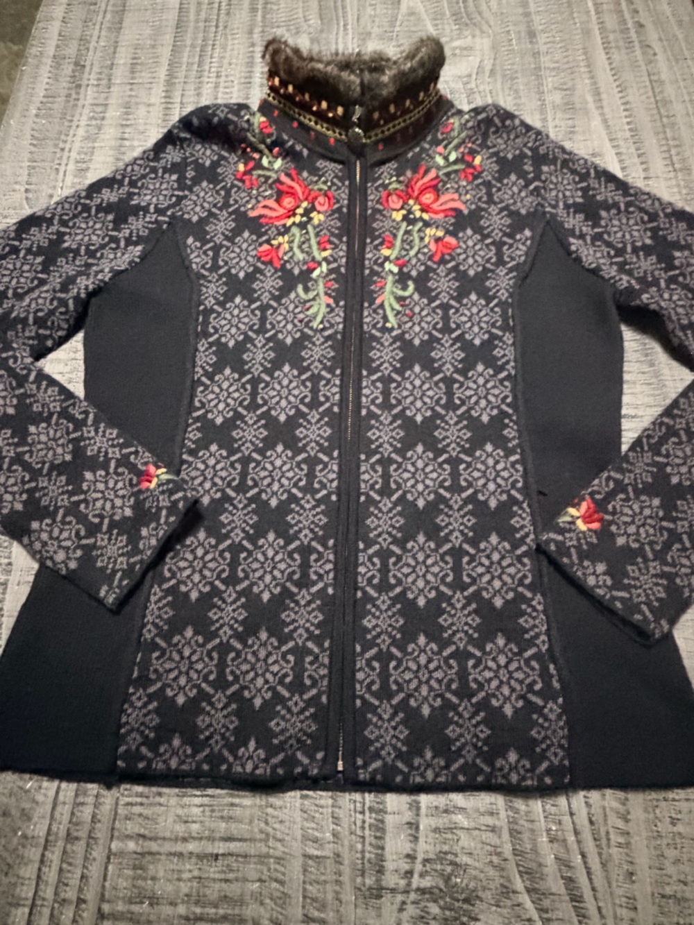 Black Embroidered Floral Zip-Up Fleece Sweater Jacket w Faux Fur Collar - Picture 2 of 10